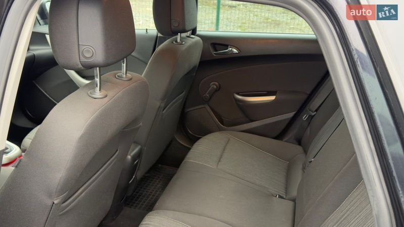 Универсал Opel Astra 2011 в Звягеле