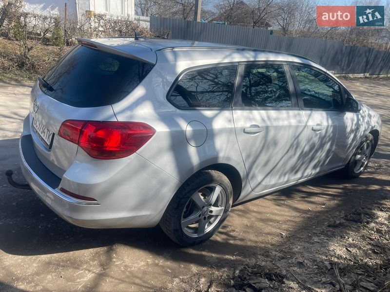 Универсал Opel Astra 2014 в Ровно