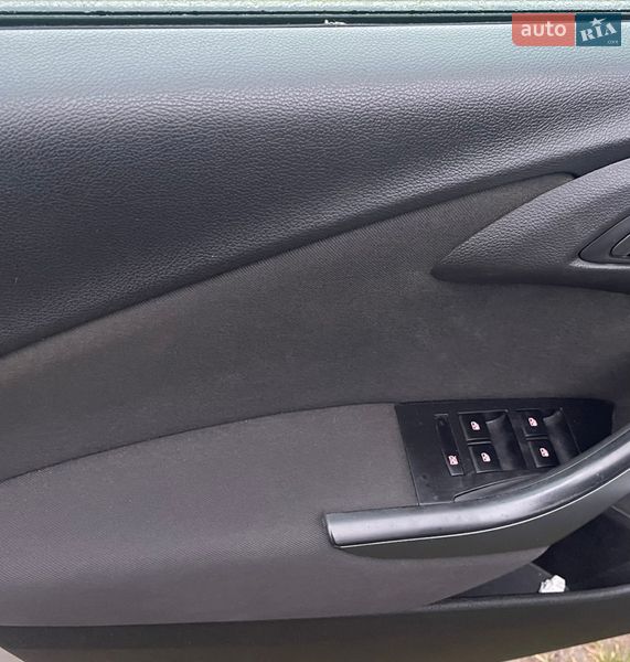 Универсал Opel Astra 2014 в Ровно