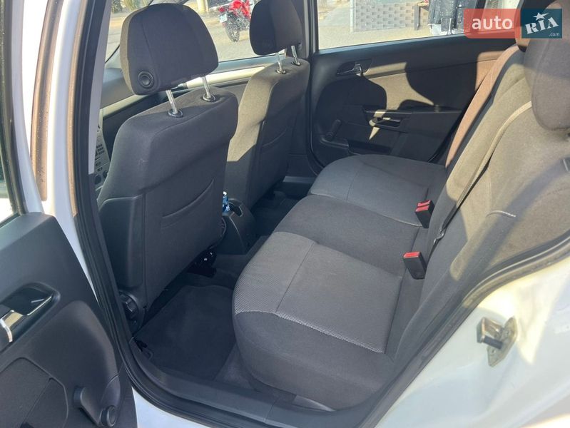 Универсал Opel Astra 2009 в Бучаче