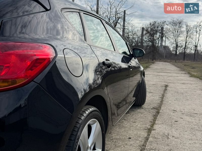 Хэтчбек Opel Astra 2010 в Слобожанском