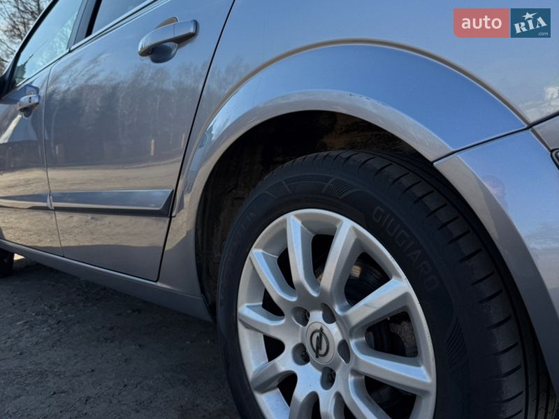 Універсал Opel Astra 2009 в Полтаві