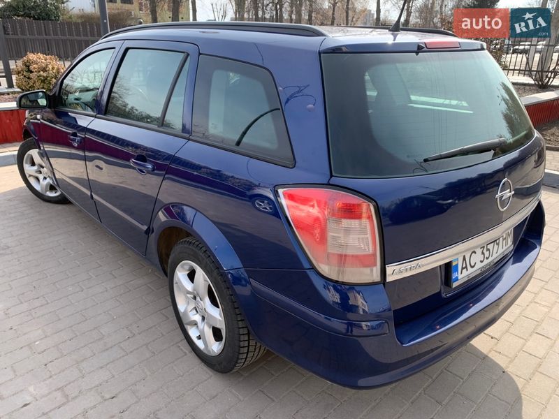 Універсал Opel Astra 2008 в Нововолинську