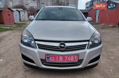 Универсал Opel Astra 2010 в Ровно