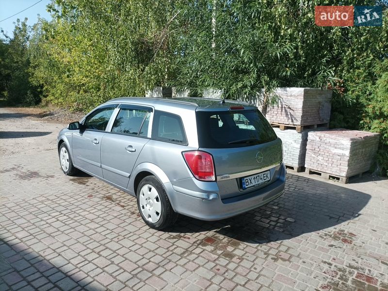 Универсал Opel Astra 2006 в Волочиске