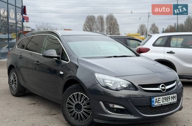 Універсал Opel Astra 2015 в Дніпрі