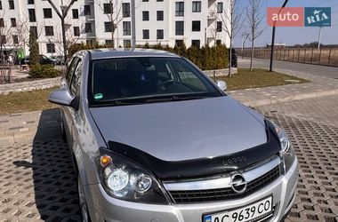 Универсал Opel Astra 2010 в Луцке