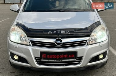Універсал Opel Astra 2010 в Білогородці