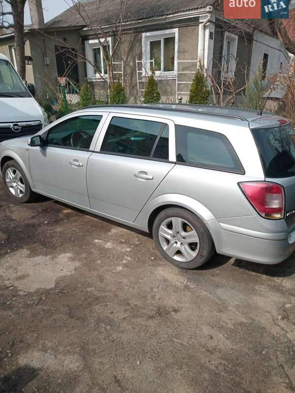 Универсал Opel Astra 2009 в Ровно