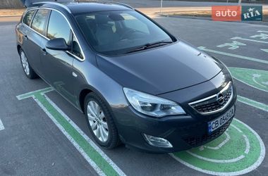 Универсал Opel Astra 2011 в Чернигове