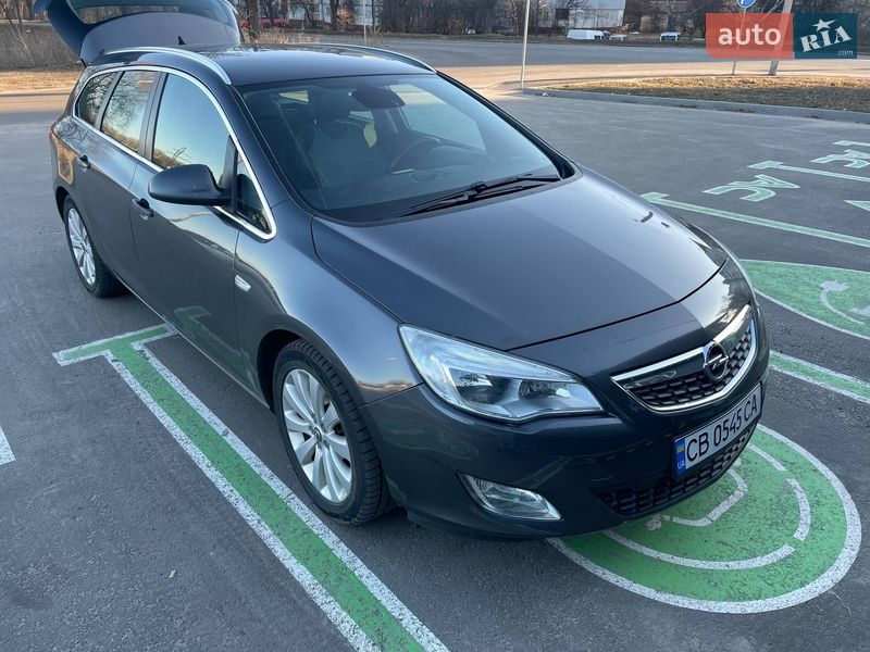 Універсал Opel Astra 2011 в Чернігові