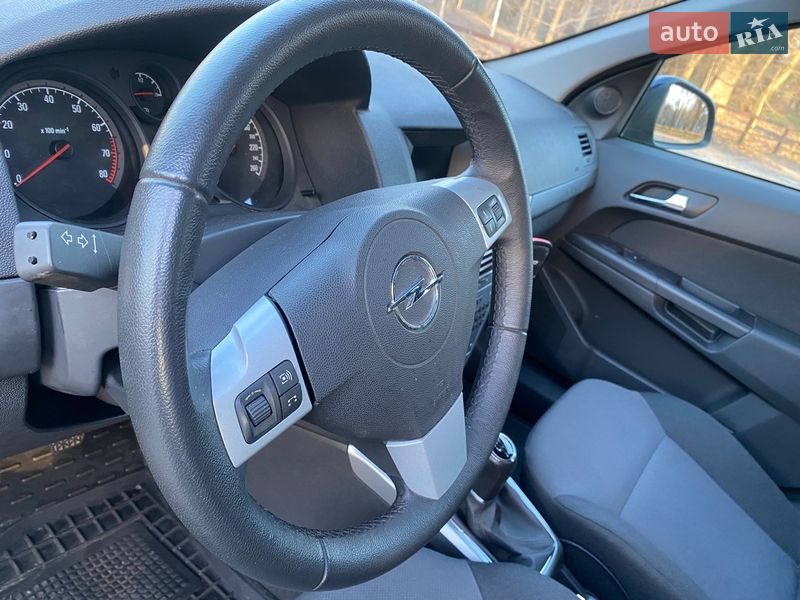 Универсал Opel Astra 2013 в Киеве фото 72 Универсал Opel Astra 2013 в Киеве