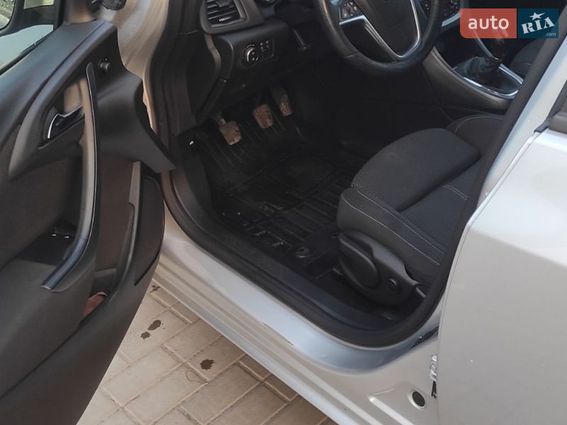 Универсал Opel Astra 2015 в Жвирке фото 15 Универсал Opel Astra 2015 в Жвирке
