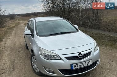 Универсал Opel Astra 2011 в Ивано-Франковске