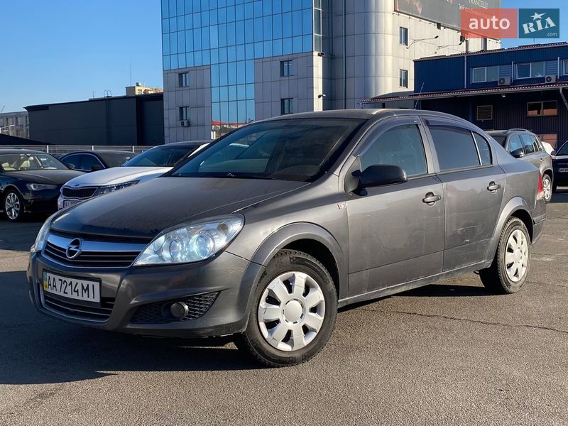 Седан Opel Astra 2012 в Киеве