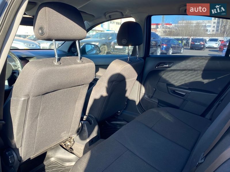 Седан Opel Astra 2012 в Киеве