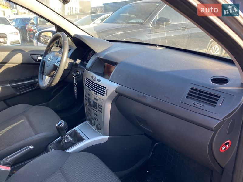 Седан Opel Astra 2012 в Киеве