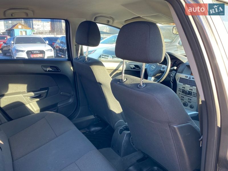 Седан Opel Astra 2012 в Киеве