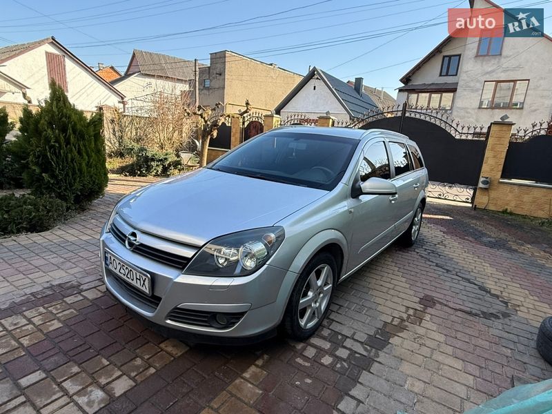 Универсал Opel Astra 2005 в Хусте