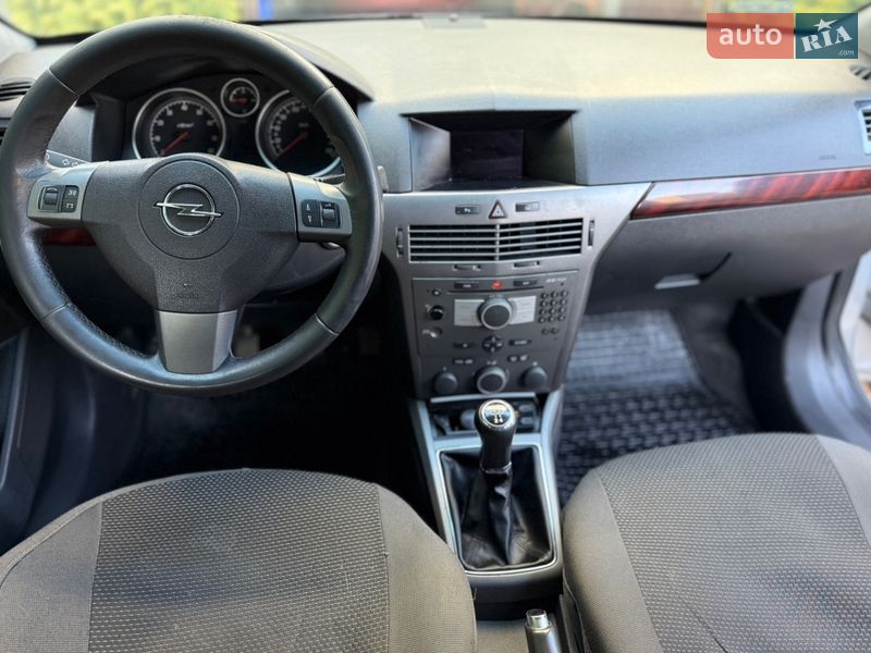 Универсал Opel Astra 2005 в Хусте