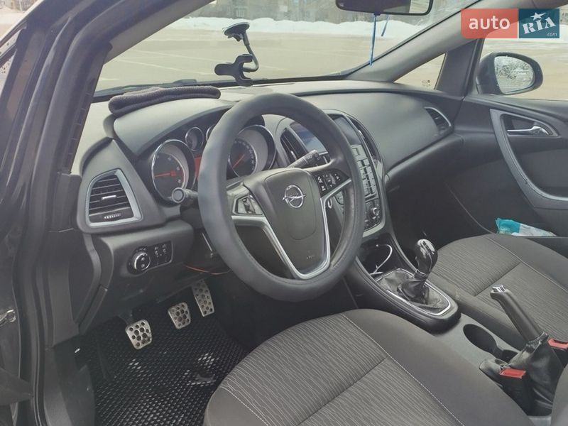 Универсал Opel Astra 2012 в Сумах
