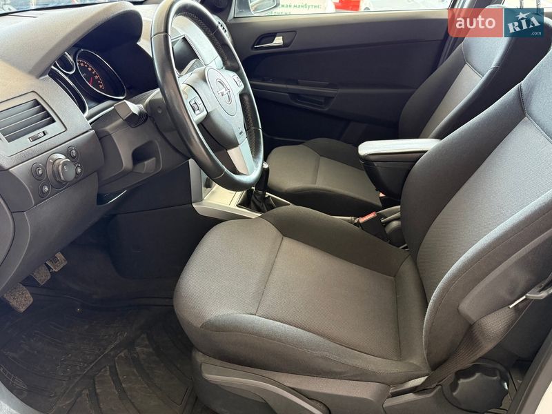 Хэтчбек Opel Astra 2012 в Одессе