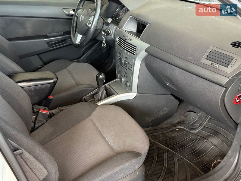 Хэтчбек Opel Astra 2012 в Одессе