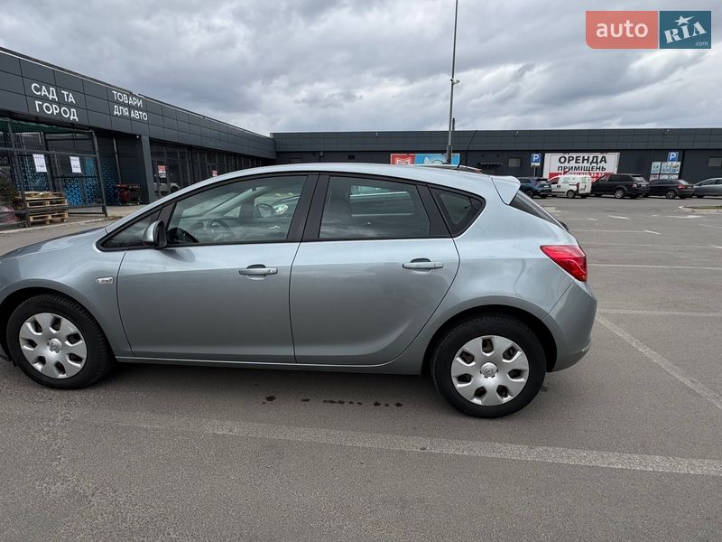 Хэтчбек Opel Astra 2015 в Киеве