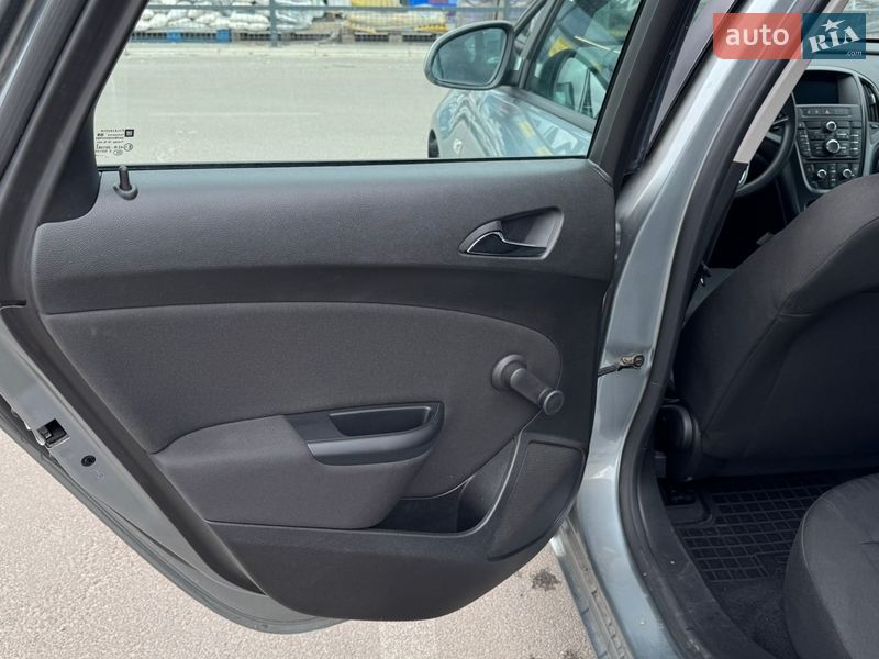 Хэтчбек Opel Astra 2015 в Киеве