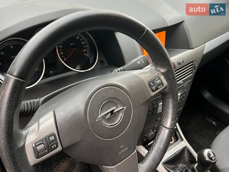 Универсал Opel Astra 2006 в Золочеве