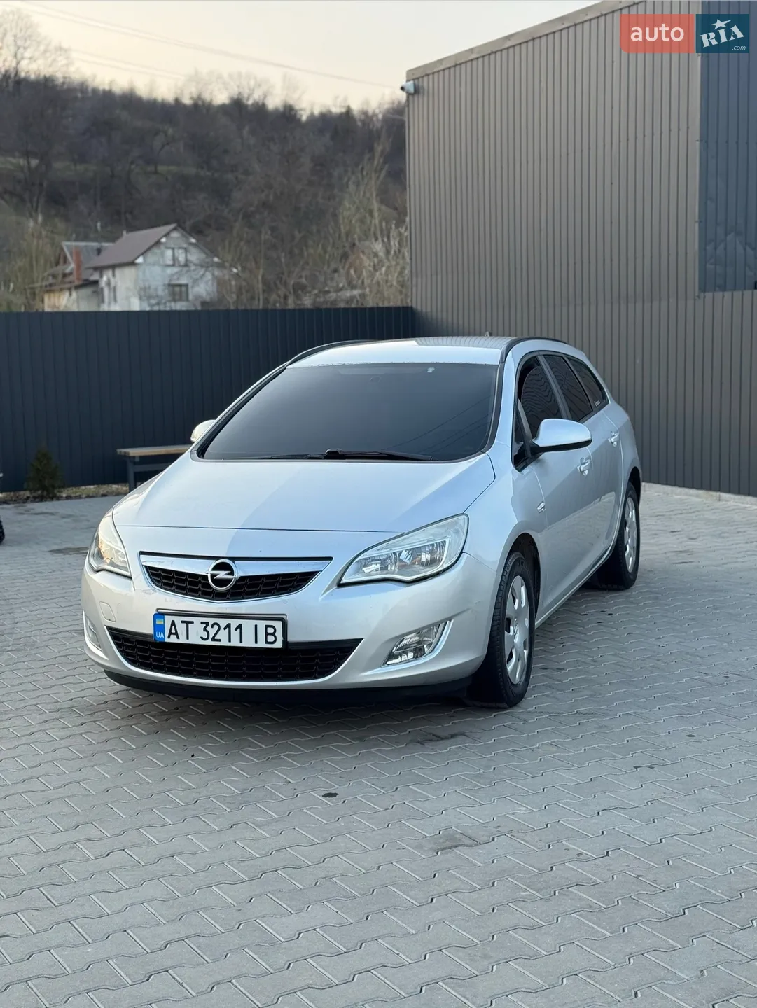 2011 Opel Astra - фото 1