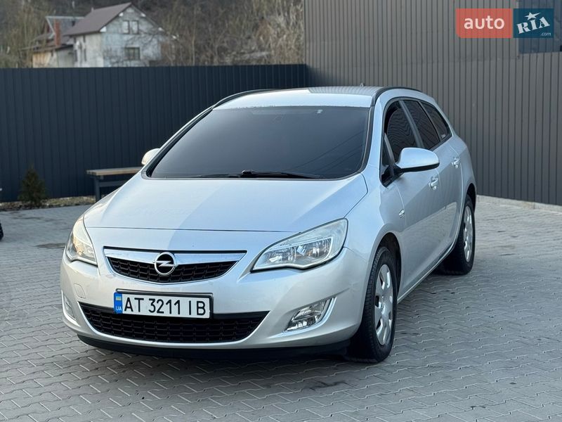 Универсал Opel Astra 2011 в Косове
