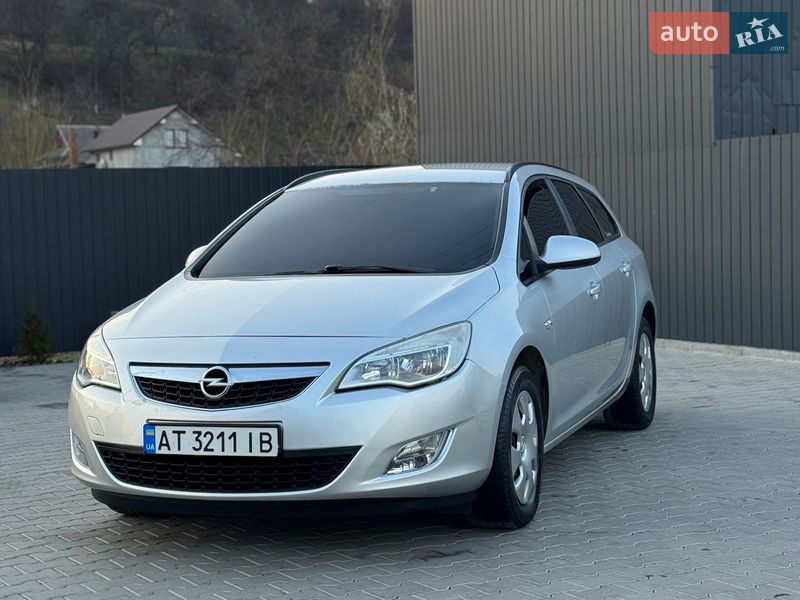 Универсал Opel Astra 2011 в Косове