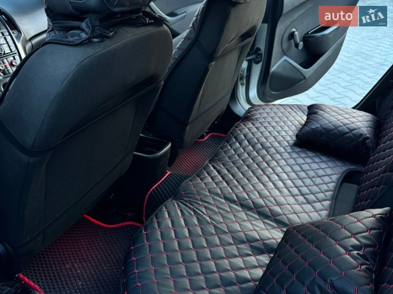 Универсал Opel Astra 2011 в Косове