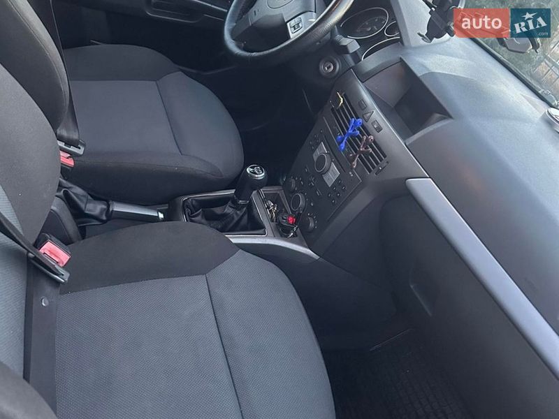 Универсал Opel Astra 2005 в Сарнах