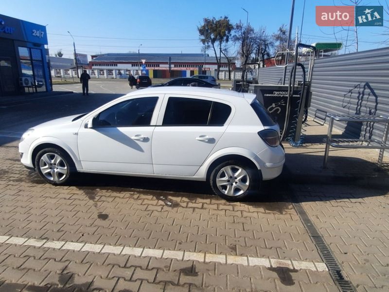 Хэтчбек Opel Astra 2012 в Житомире