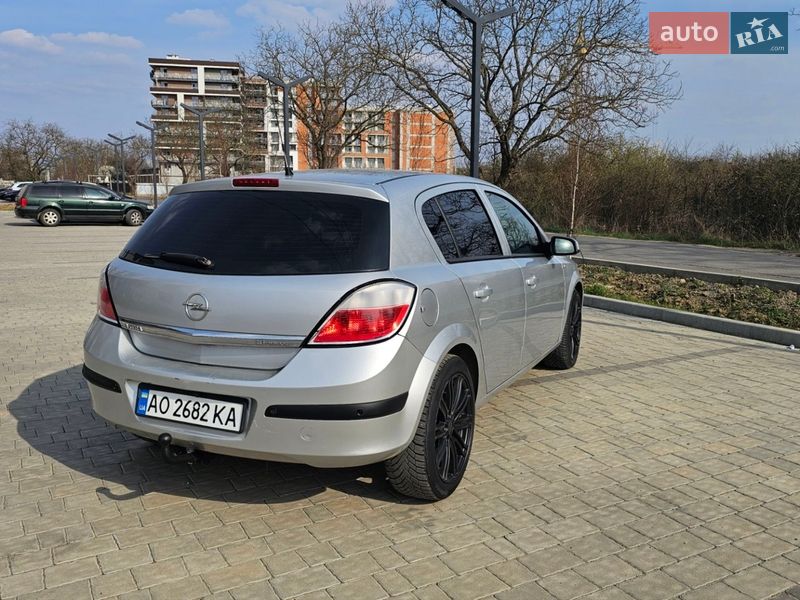 Хетчбек Opel Astra 2006 в Ужгороді