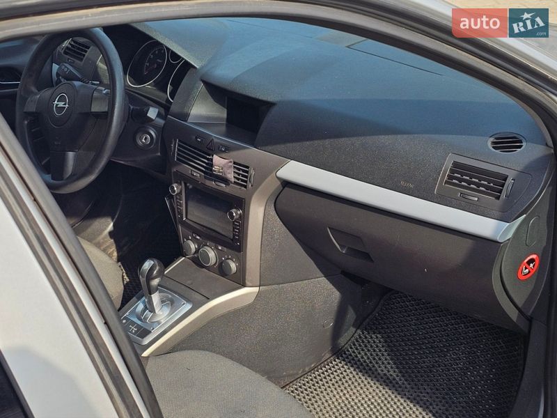 Хетчбек Opel Astra 2006 в Ужгороді