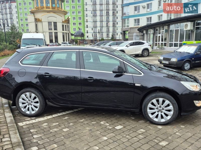Універсал Opel Astra 2011 в Івано-Франківську
