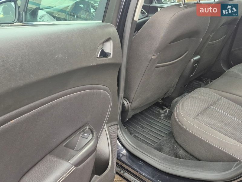 Універсал Opel Astra 2011 в Івано-Франківську