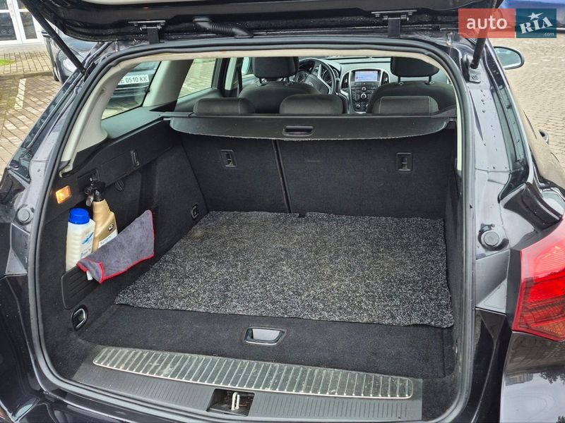 Універсал Opel Astra 2011 в Івано-Франківську