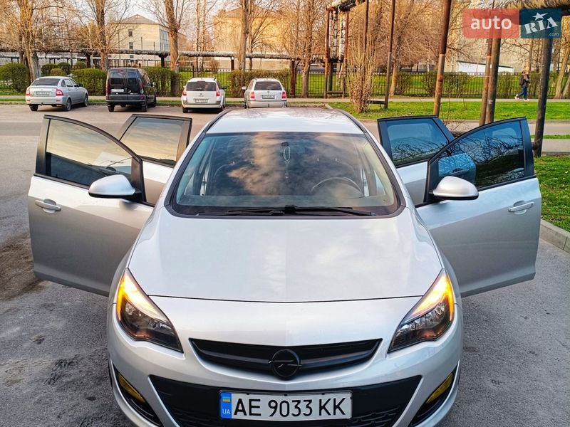 Універсал Opel Astra 2015 в Павлограді