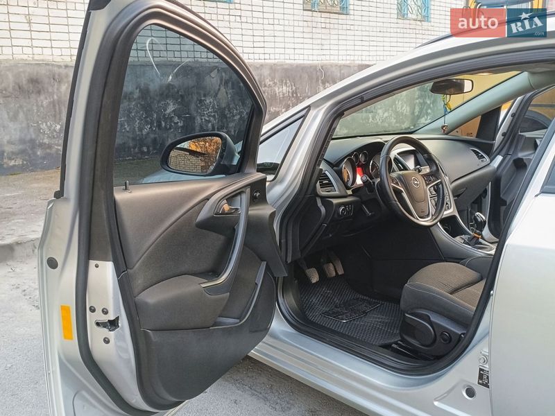 Універсал Opel Astra 2015 в Павлограді