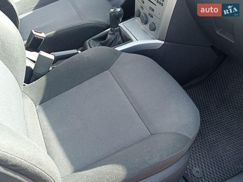 Хетчбек Opel Astra 2012 в Кам'янському