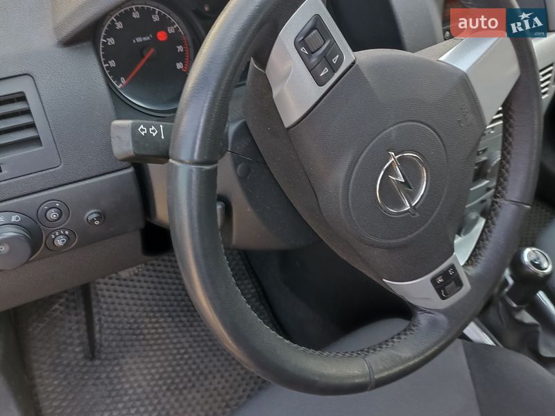 Хетчбек Opel Astra 2012 в Кам'янському