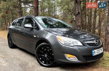 Універсал Opel Astra 2011 в Вишгороді