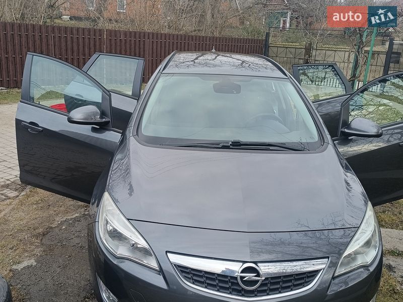 Opel Astra 2011