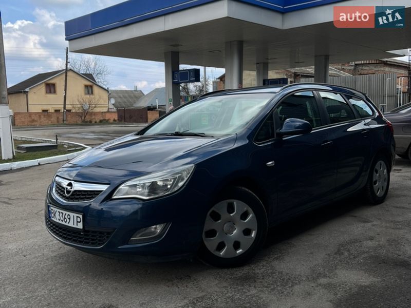 Opel Astra 2011