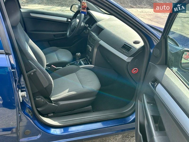 Хетчбек Opel Astra 2006 в Городищеві