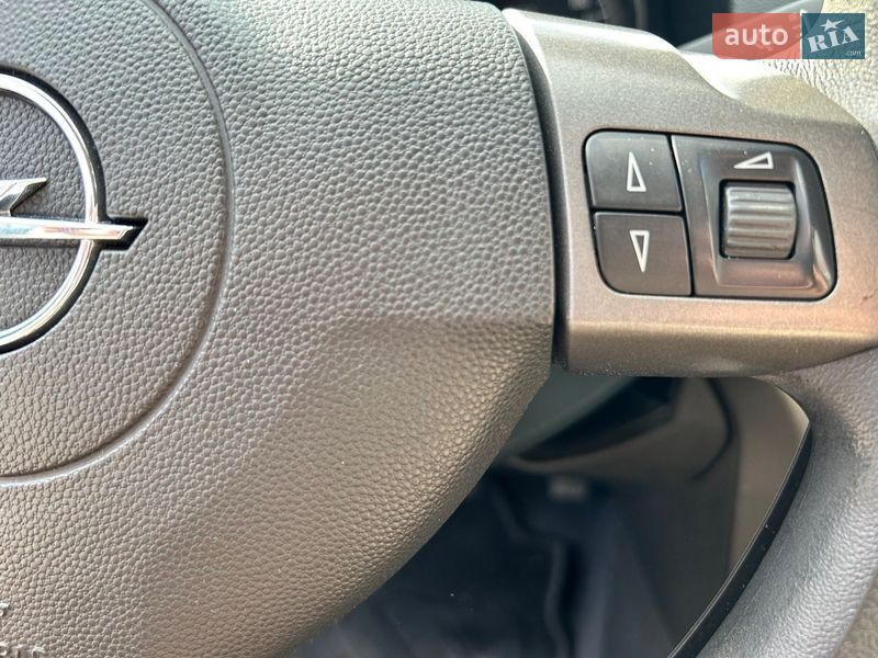 Хетчбек Opel Astra 2006 в Городищеві